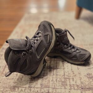 Vasque Women's Gray Lace Up Boots